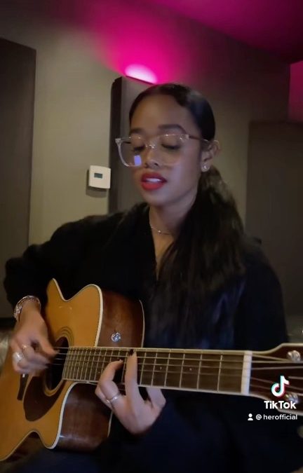 H.E.R. Brings The Vibes With The Acoustic Version Of “Find A Way”
